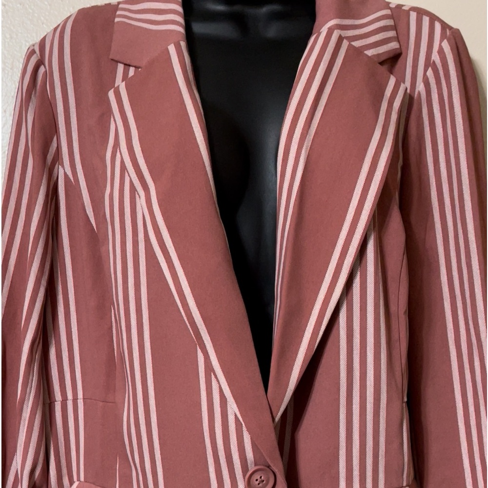 🆕🌼TORRID Boyfriend Blazer🌼 - Picture 4 of 16